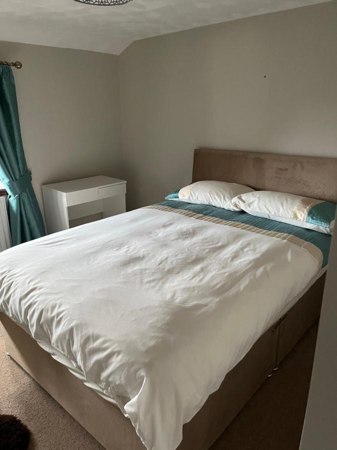 The Farm House Modern Spacious 2 Bedroom Home At Tong Road Leeds Perfect For Contractors Free Secure Parking Pudsey Eksteriør bilde