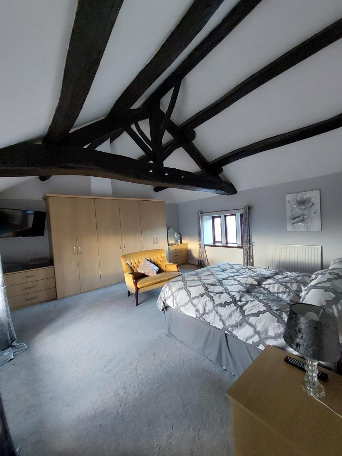 The Farm House Modern Spacious 2 Bedroom Home At Tong Road Leeds Perfect For Contractors Free Secure Parking Pudsey Eksteriør bilde